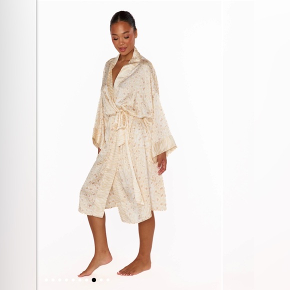 NWT Show Me Your Mumu -- Harlow Robe - Picture 4 of 7